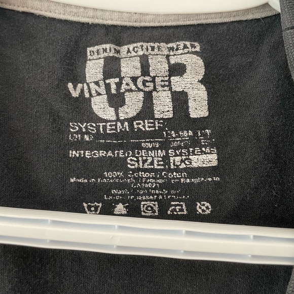 🔥3/$25 GRAPHIC TEE - Picture 2 of 4